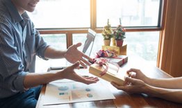 A��es interativas com brindes: 7 ideias simples para ativar o p�blico no evento